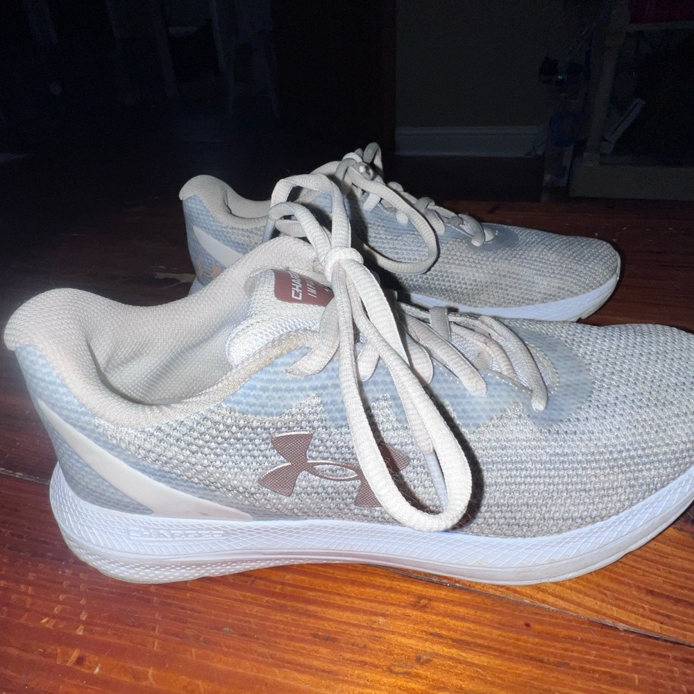 Under Armour Women's Gray Running Shoes Size 6